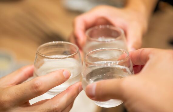 カウンターでのちょい飲みや一人飲みにも便利なお店を営業 | アットホームな町屋の居酒屋・キッチンななつ星